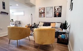 Entire Spacious Vacation Home - Close To All City Attractions